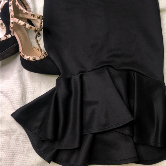 Fun skirt 🖤🖤 - Picture 2 of 3